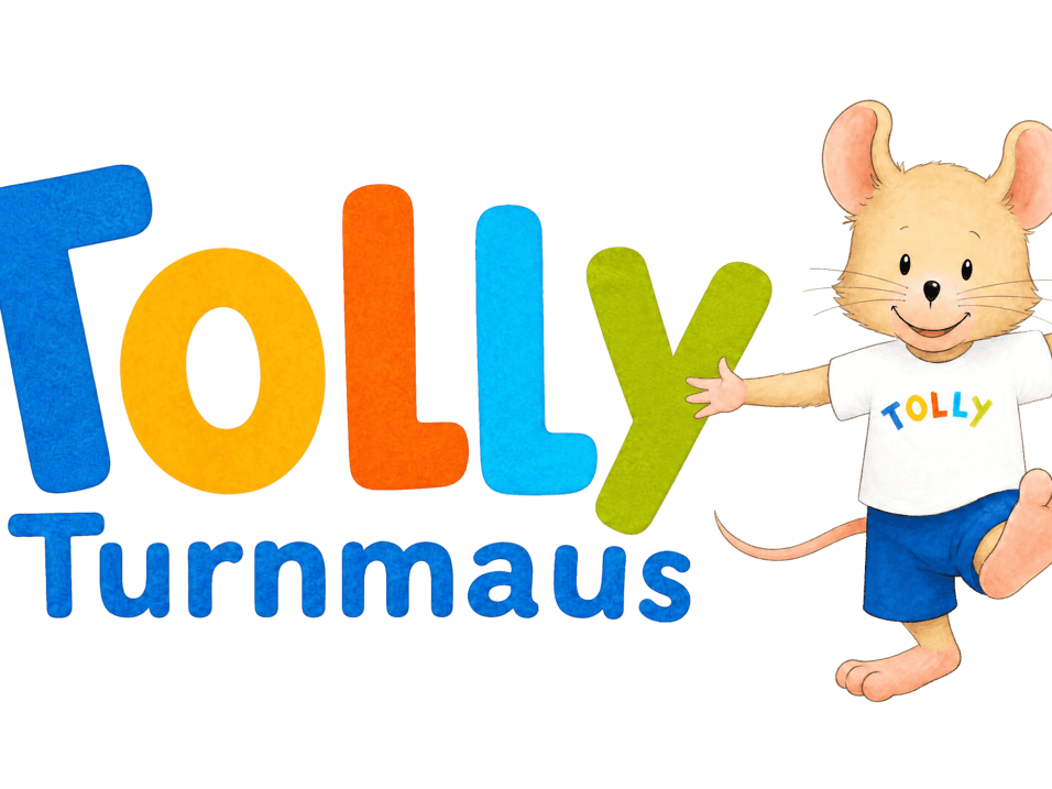 Gezeichnete Maus mit T-Shirt und Shorts steht neben dem Schriftzug 'TOLLY Turnmaus' und breitet die Arme aus.