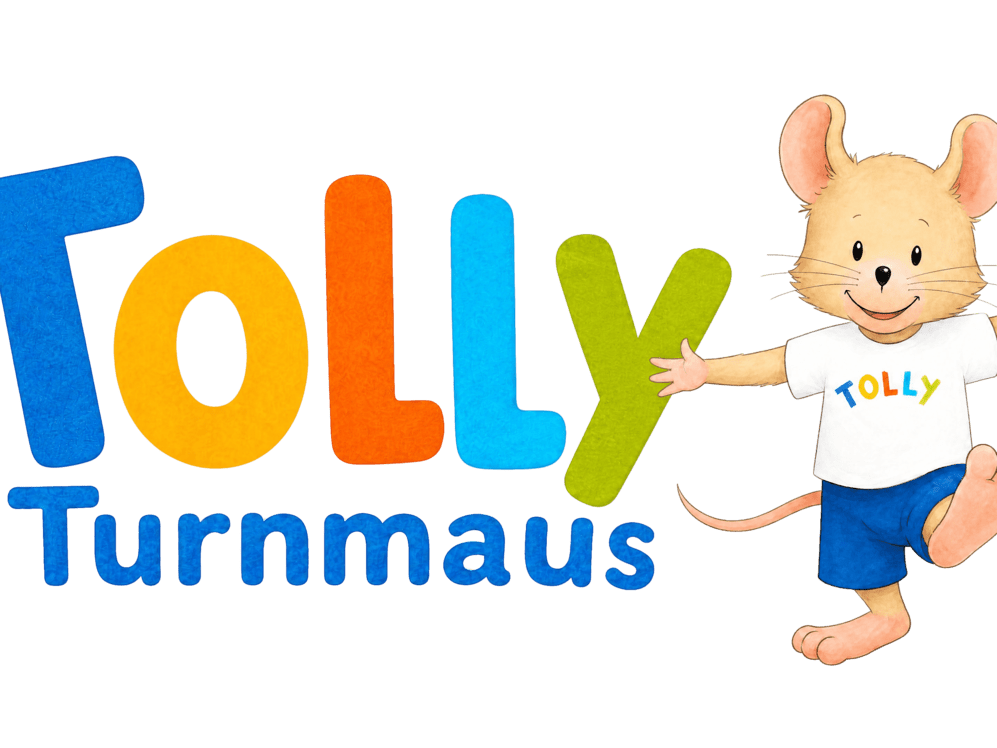 Gezeichnete Maus mit T-Shirt und Shorts steht neben dem Schriftzug 'TOLLY Turnmaus' und breitet die Arme aus.