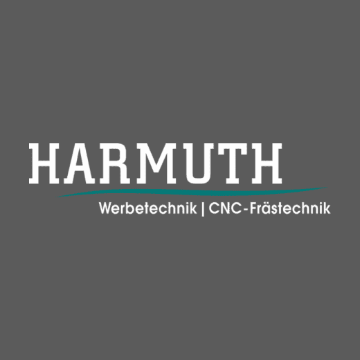 Logo von Harmuth: Schriftzug in Wei&szlig; auf grauem Hintergrund mit den zus&auml;tzlichen Begriffen &bdquo;Werbetechnik&ldquo; und &bdquo;CNC-Fr&auml;stechnik&ldquo;.
